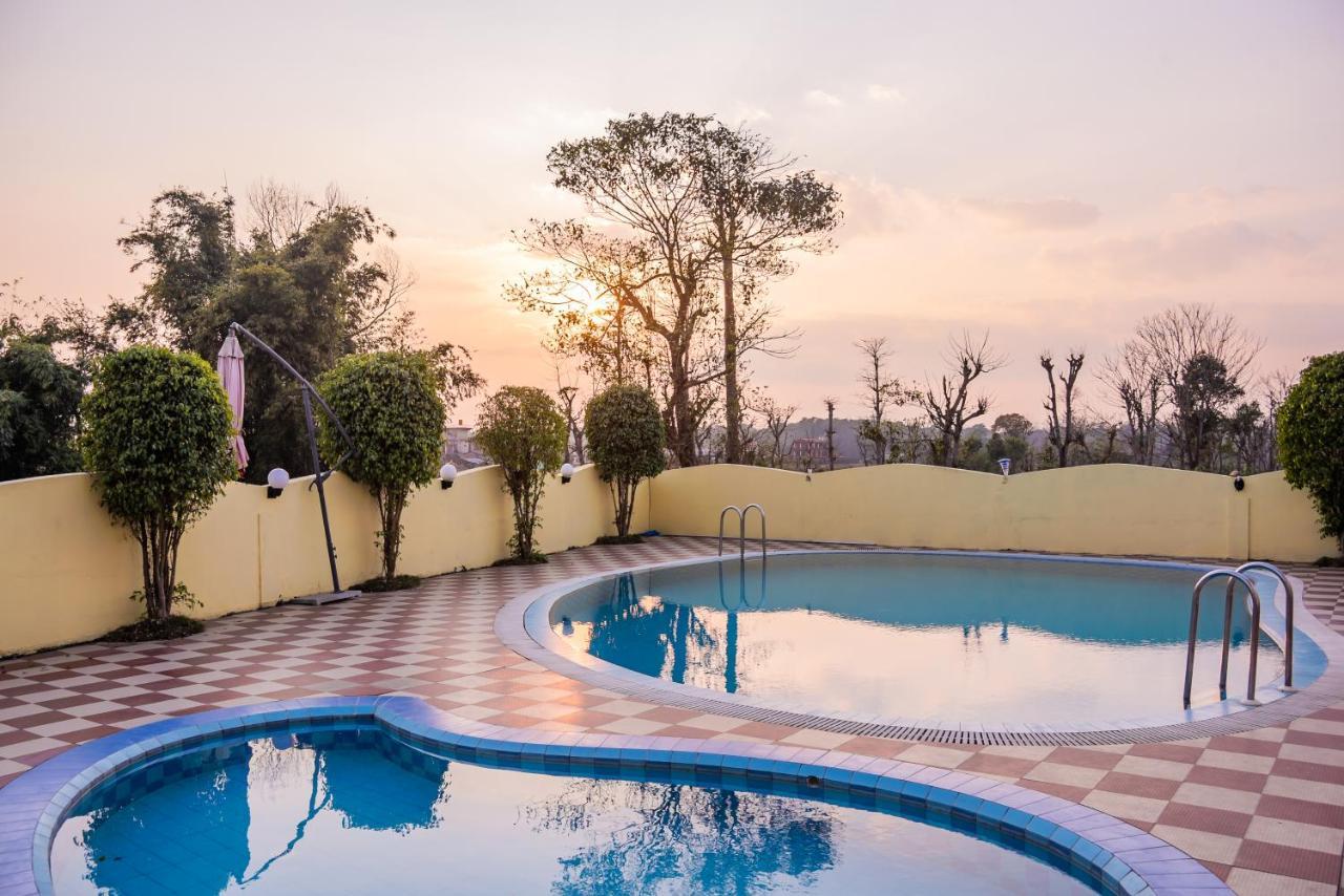 Hotel Earth Light Sauraha Chitwan Exterior foto