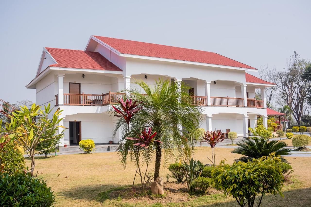 Hotel Earth Light Sauraha Chitwan Exterior foto