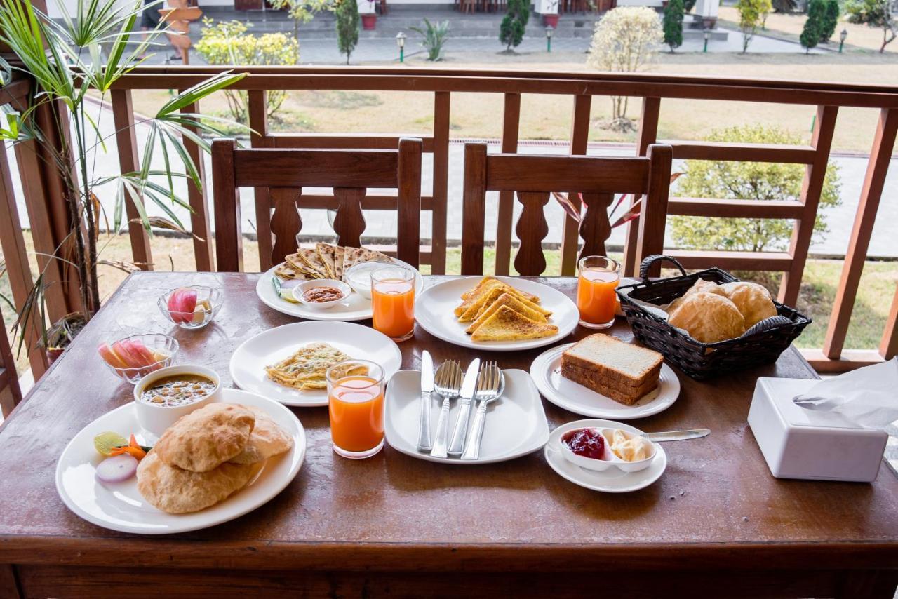 Hotel Earth Light Sauraha Chitwan Exterior foto