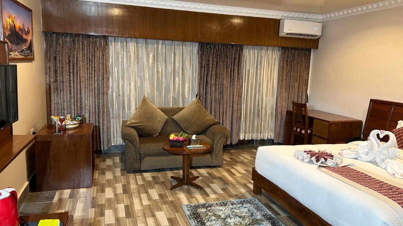 Hotel Earth Light Sauraha Chitwan Exterior foto