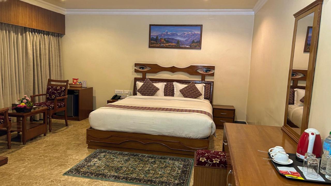 Hotel Earth Light Sauraha Chitwan Exterior foto