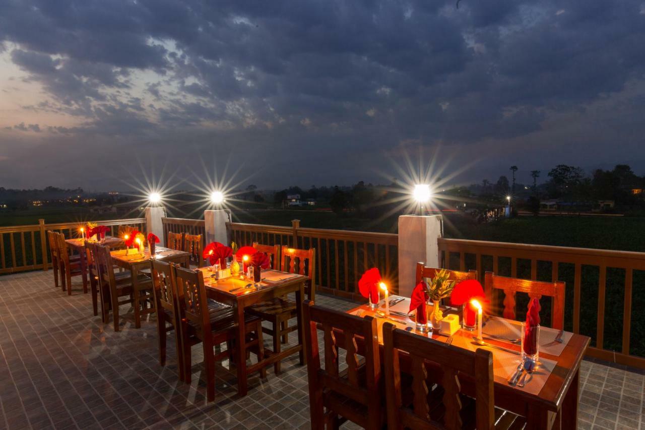 Hotel Earth Light Sauraha Chitwan Exterior foto