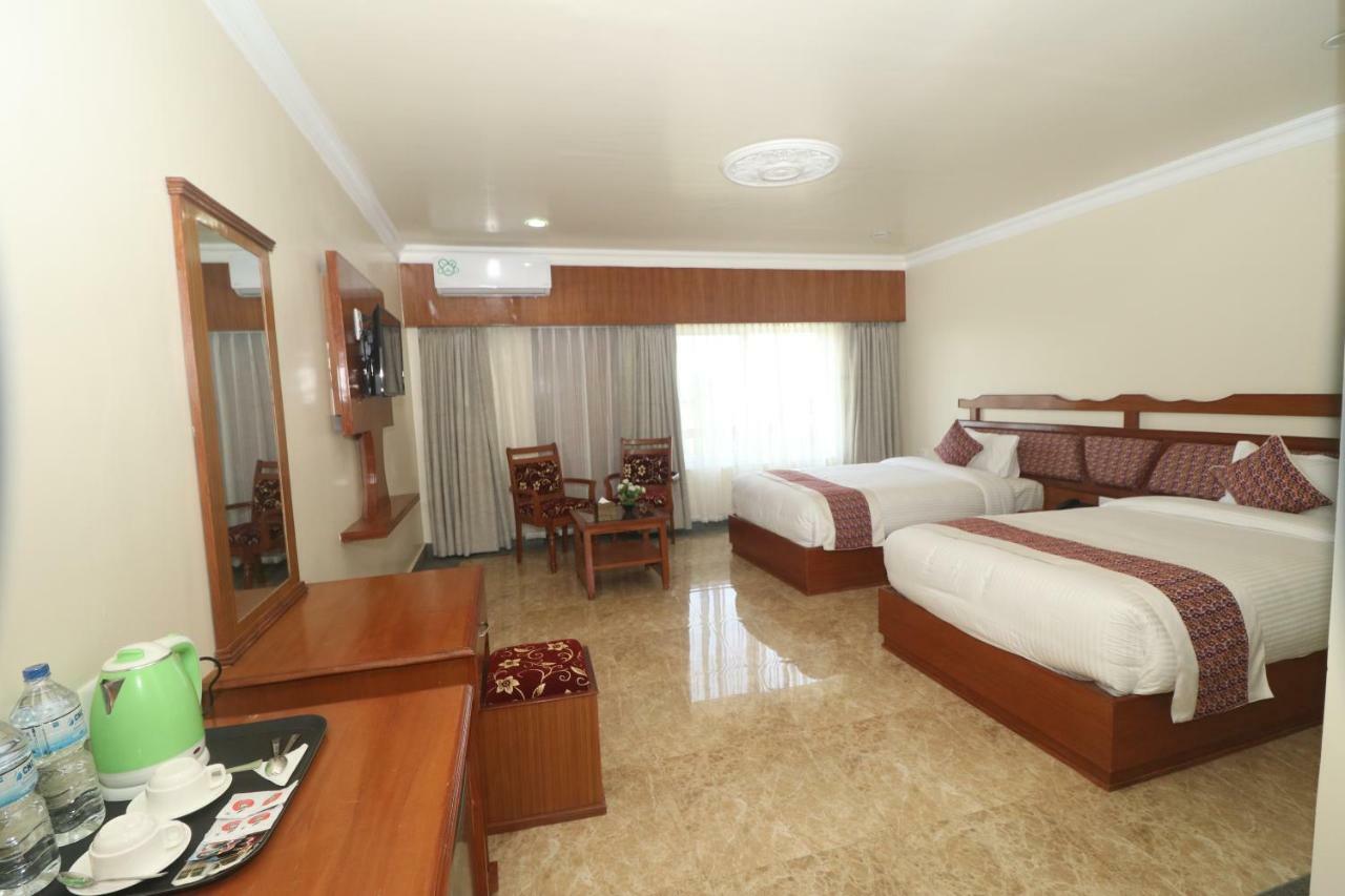 Hotel Earth Light Sauraha Chitwan Exterior foto